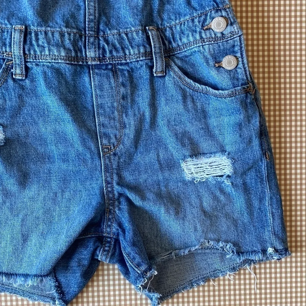 Old Navy Distressed denim shortalls. Size XL‎ Girl